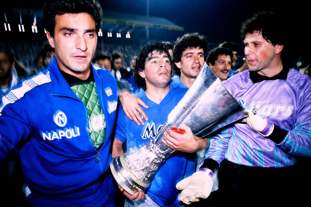 قهرمانی مارادونا در جام یوفا به همراه تیم ناپولی