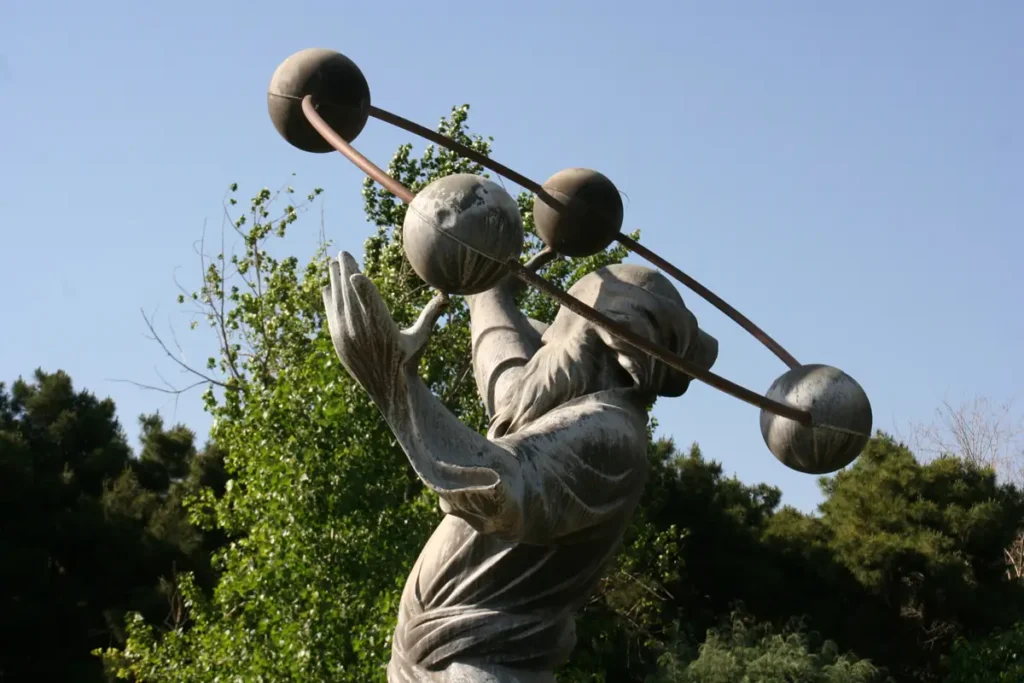 مجسمه ابوریحان بیرونی